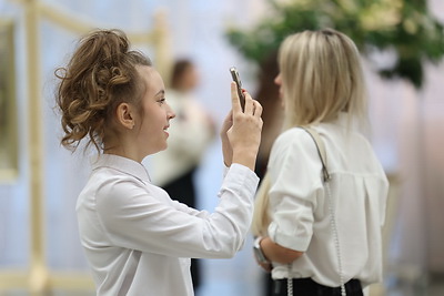 Блогеры - участники \"Марафона единства\" посетили Дворец Независимости