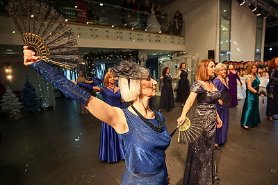 Юные и прекрасные: в Национальной школе красоты состоялся ежегодный праздничный новогодний бал