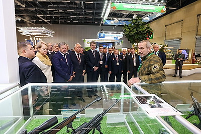 Делегаты ВНС из разных регионов страны посетили выставку \"Моя Беларусь\"