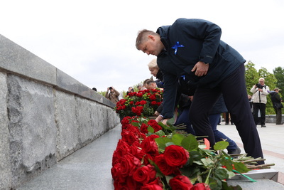 В праздник Первомая состоялось возложение цветов к стеле \"Минск - город-герой\"