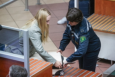 Выезда в Польшу в пункте пропуска \"Брест\" ожидают граждане разных стран