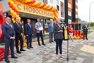 Работники сельхозпредприятия Витебского района получили ключи от новых квартир