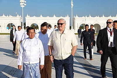 Высадка дерева удачи и храмовый комплекс Будды. Визит Лукашенко в Мьянму завершился культурной программой