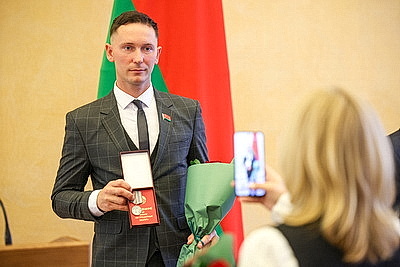 \"Сила Беларуси - в ее людях\". Турчин вручил госнаграды представителям различных сфер