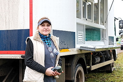 \"Продуктов вдоволь, заказы - в тетрадке\". Как автолавка делает жизнь на селе более комфортной