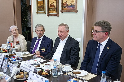 Губернатор Санкт-Петербурга встретился с блокадниками Ленинграда