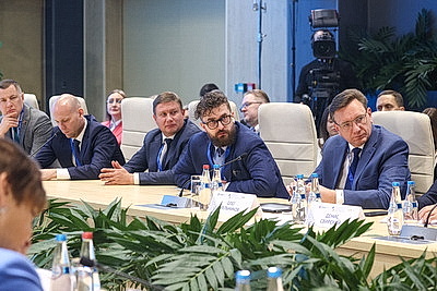 ЕЭФ: деловая программа форума продолжается