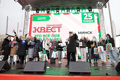 Интерактивные площадки и концерт блогеров: \"Марафон единства\" завершается в столице