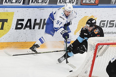 Минские динамовцы победили в тысячном матче Квартальнова и вышли в лидеры Запада