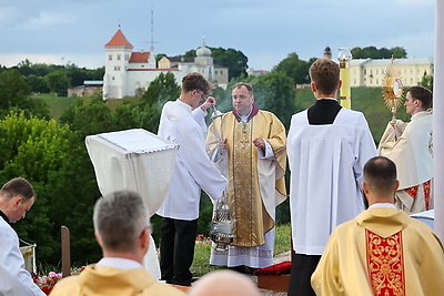 Крестный ход в честь праздника Божьего Тела прошел по улицам Гродно