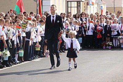 После реконструкции распахнула двери школа №1 в Лунинце