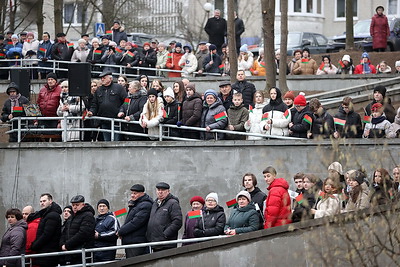 \"Ждали с нетерпением\". Пешеходный мост в Румлевском парке открыли после реконструкции