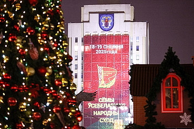 Новогодняя иллюминация превратила столицу в зимнюю сказку