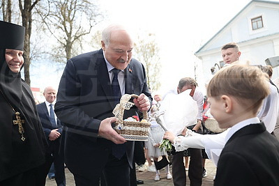 Лукашенко на Пасху посетил Свято-Покровский храм в Толочине
