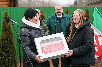 \"Новый год встретим в новом доме\". Молодые специалисты Буда-Кошелевского лесхоза получили арендное жилье