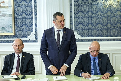 Лукашенко требует выстроить эффективную систему торгового обслуживания, прежде всего на селе