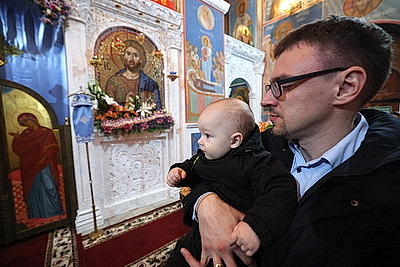 Православные верующие празднуют Благовещение Пресвятой Богородицы