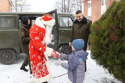 Воспитанников Кобринской детской деревни поздравили с Новым годом