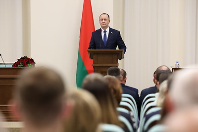 Богатый опыт и личные качества. Головченко представил нового министра по налогам и сборам