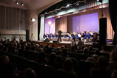 Прекрасный вокал и чарующие звуки оркестра: в Бресте проходит фестиваль \"Таленты Беларусі - будучыня краіны\"