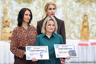Волшебные цветы, белорусская батлейка. Вернисаж необычной выставки из Солигорска состоялся во Дворце Независимости