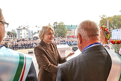 Памятник креветке, выставка караваев и подворий. В Белоозерске проходят \"Дажынкі-2025\"