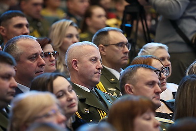 Хренин: День защитников Отечества - всенародный праздник, олицетворяющий нерушимую связь поколений