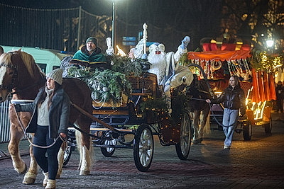 Шествие Дедов Морозов и Снегурочек собрало в Гродно более 700 участников