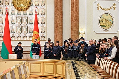 Кадеты и финалисты турнира \"Вызов\" побывали в залах Дворца Независимости