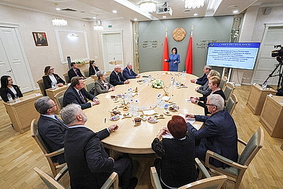 \"Они в строю и делятся опытом с молодежью\". Кочанова о белорусах старшего поколения