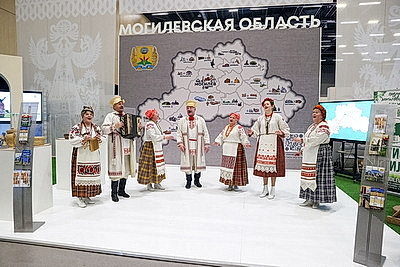 Делегаты ВНС из разных регионов страны посетили выставку \"Моя Беларусь\"