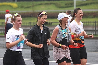 Около 1800 участников из шести стран вышли на старт полумарафона One Run в Минске