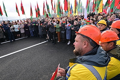 Лукашенко в Мозыре открыл обновленный мост через Припять