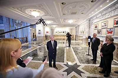 Переговоры Лукашенко со спецпосланником США Коулом продолжились в субботу