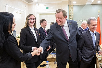 \"Они в строю и делятся опытом с молодежью\". Кочанова о белорусах старшего поколения