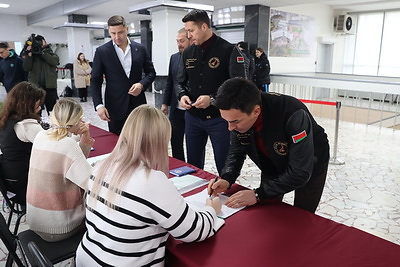 Белорусские хоккеисты проголосовали на выборах Президента
