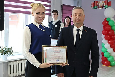 В Шарковщинской СШ с участием Сергеенко наградили лучших учащихся