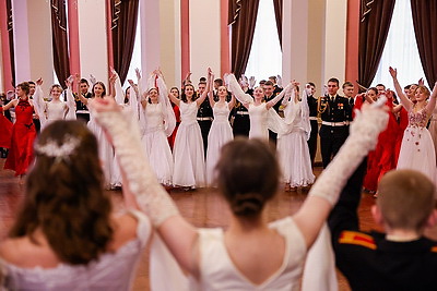 В Минском суворовском военном училище состоялся новогодний бал