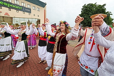Этно-вечеринка \"Вишневого фестиваля\" собрала 8 коллективов