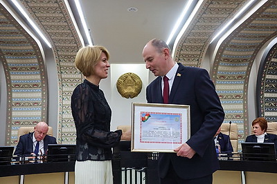 В Минской области наградили 45 представителей различных сфер народного хозяйства