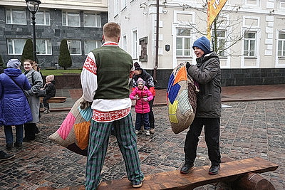 С настроением и душевно. В Гродно ярко и тепло отпраздновали Масленицу