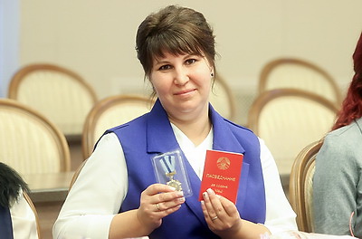 Их любовь - как воздух, как свет, как сама жизнь. Орден Матери вручили 14 жительницам Гомельской области