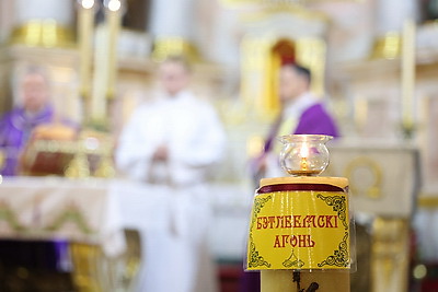 Свет единения и покоя. Вифлеемский огонь прибыл в Минск