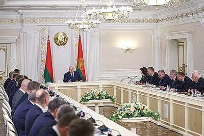 Лукашенко провел совещание о проектах прогнозных документов на 2026 год