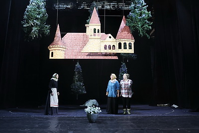 Могилевский драмтеатр готовит премьеру яркой новогодней сказки