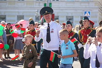 Более 2 тыс. человек прошли по центру Гродно в \"Шествии поколений\"