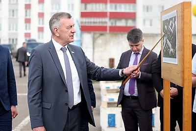 Лукашенко во время рабочей поездки посетил объекты АПК в Шклове