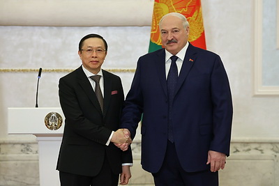 Лукашенко принял верительные грамоты послов девяти стран