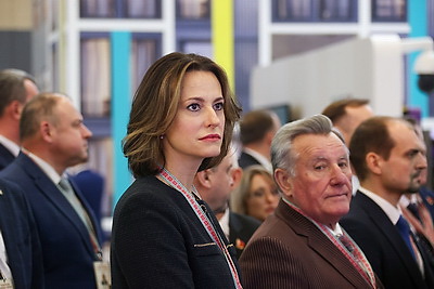 Делегаты ВНС из разных регионов страны посетили выставку \"Моя Беларусь\"