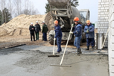На мемориалах, местах боевой и воинской славы. Региональный субботник проходит в Гомельской области